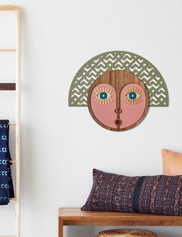 Masque décoratif en bois