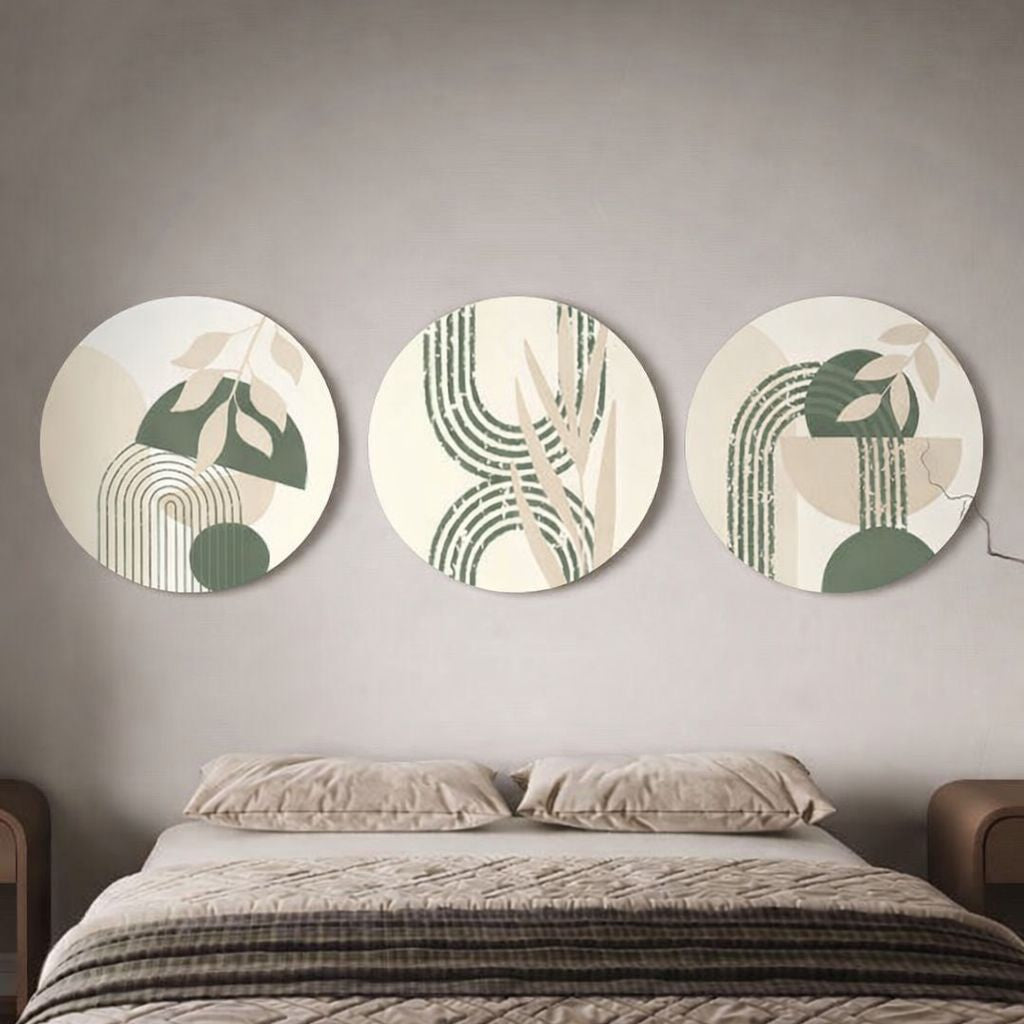 Triptyque de tableaux ronds muraux dans des tons de vert sauge et de beige
