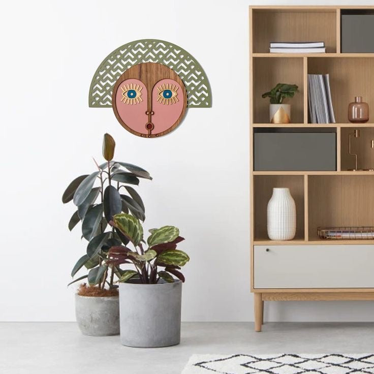 Masque décoratif en bois