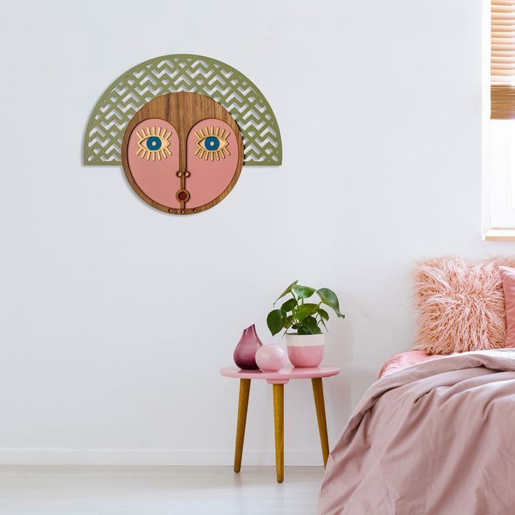 Masque décoratif en bois