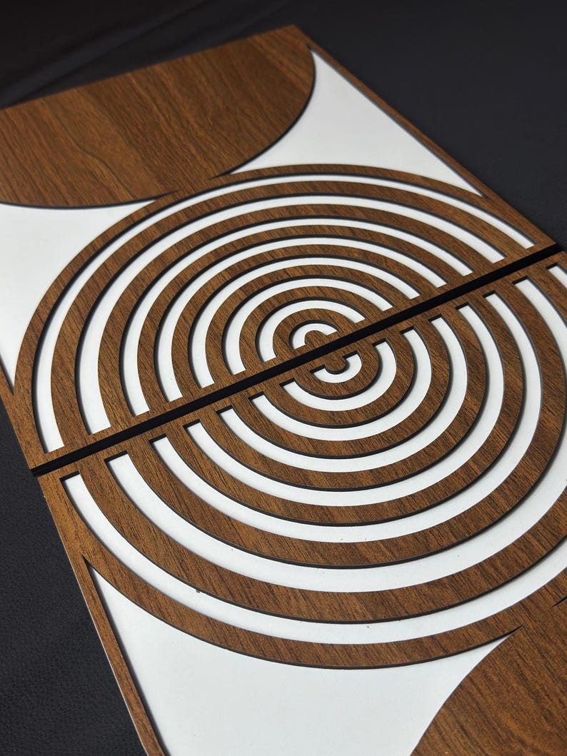 Décoration murale géométrique en bois