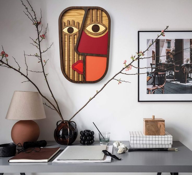 Masque mural moderne